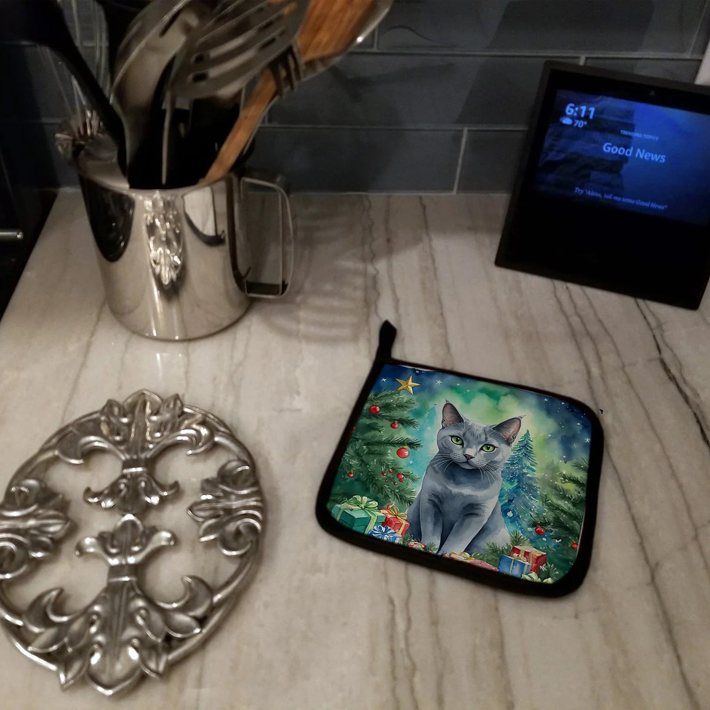 Caroline's Treasures Decorative Russian Blue Cat by the Christmas Tree Pot Holders