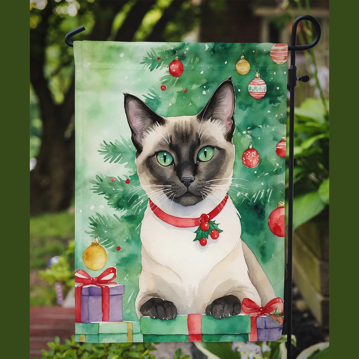 Caroline's Treasures Decorative Siamese Cat by the Christmas Tree Garden Flag