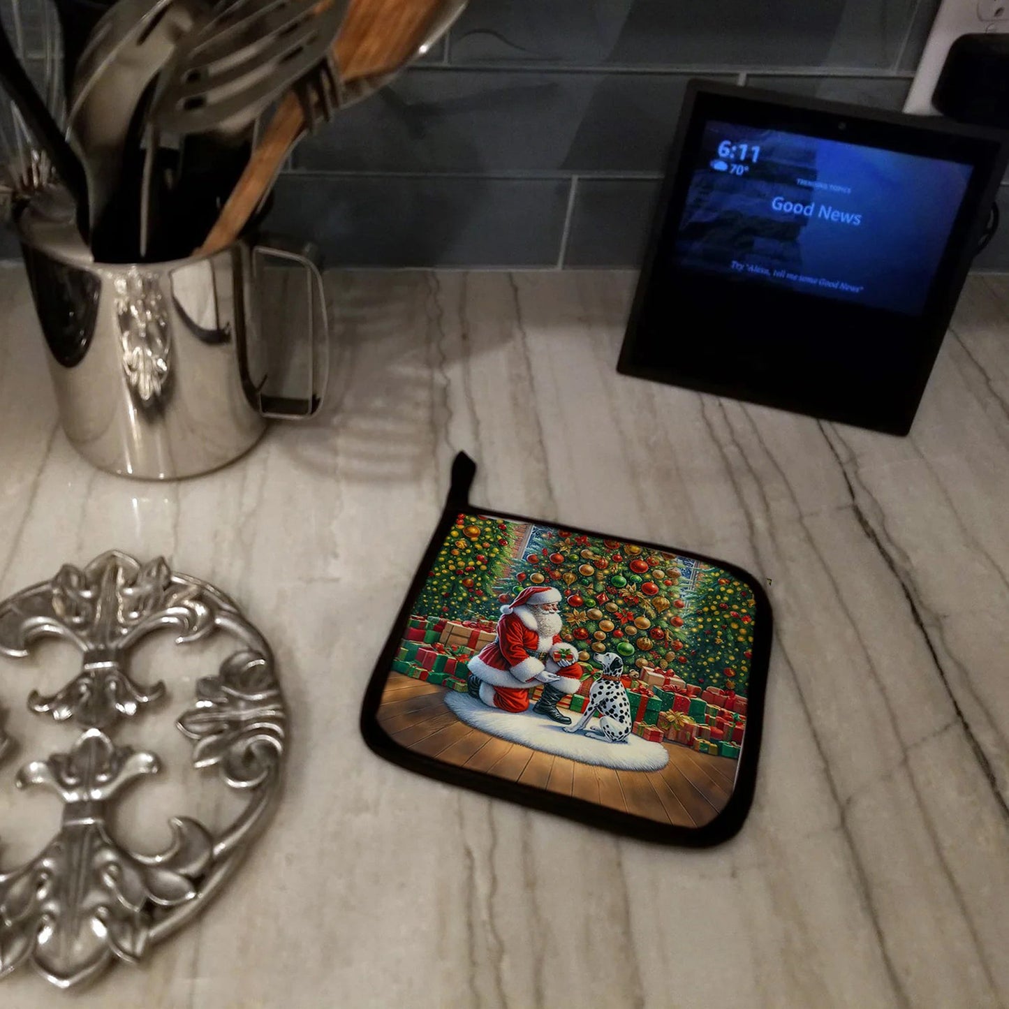 Caroline's Treasures Decorative Dalmatian and Santa Pot Holders