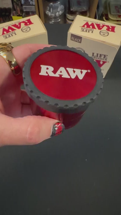 RAW Life Grinder – 4-piece modular grinder with rubberized grip and large catch basin